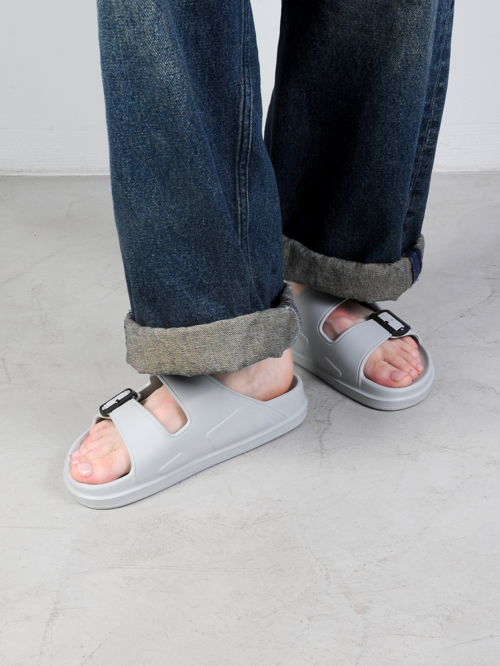 Сабо женские серые