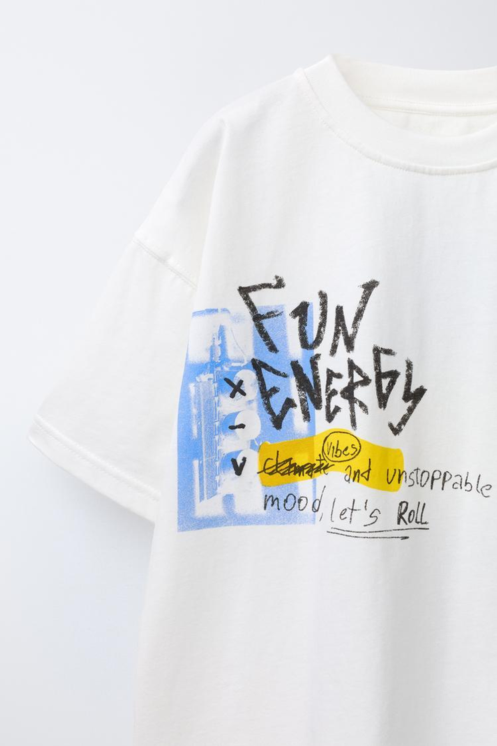 ZARA ФУТБОЛКА С ПРИНТОМ ГРАФФИТИ, БЕЛЫЙ