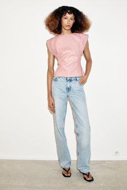 ZARA ТОП ИЗ ИСКУССТВЕННОЙ КОЖИ С ЗАЩИПАМИ НА ПЛЕЧАХ, РОЗОВЫЙ