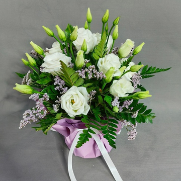 Композиция с белой эустомой