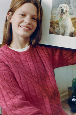 ZARA СВИТЕР С УЗОРОМ «КОСЫ», МАЛИНОВЫЙ