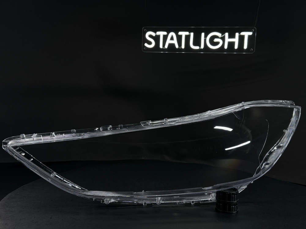 Левое стекло фары Hyundai Elantra 6 2015-2019