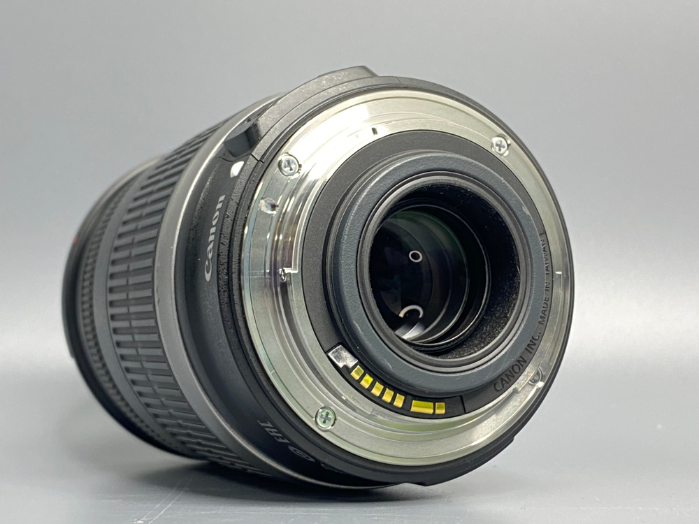 Canon 18-200mm Отколото крепление светофильтра