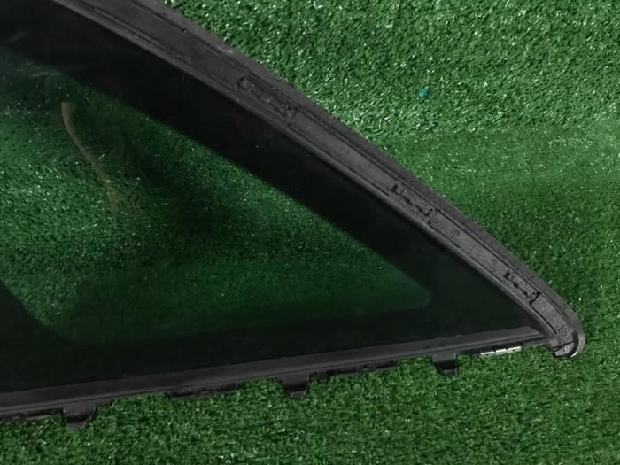 Форточка задняя левая Mercedes GLC X253 (15-22)