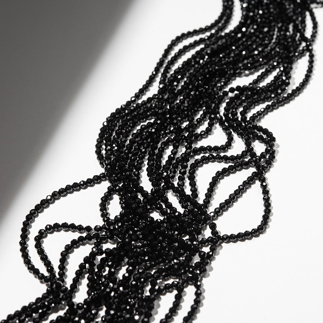 Черная шпинель синтетическая, 3мм, шар, микроогранка
