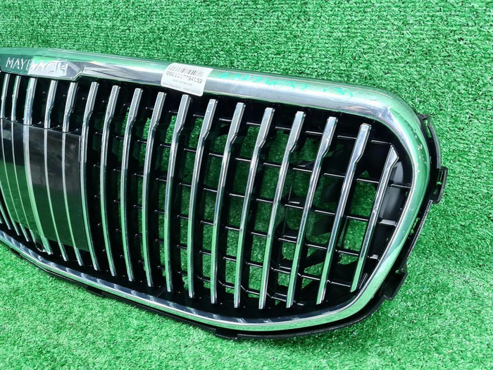 Решетка радиатора Mercedes GLS X167 19-23 Maybach