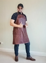 Кожаный рыжий с разводами фартук из итальянской кожи БогомолOFF Классик Коньяк BG00405 с эксклюзивной гравировкой