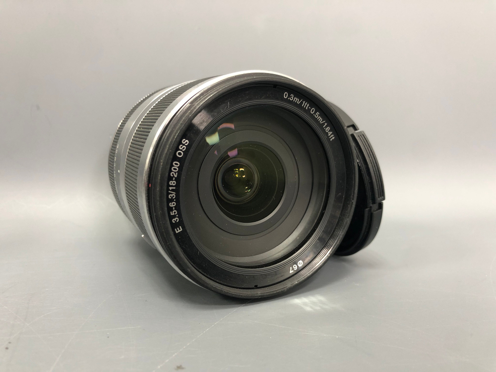 Sony 18-200mm 3.5-6.3 E