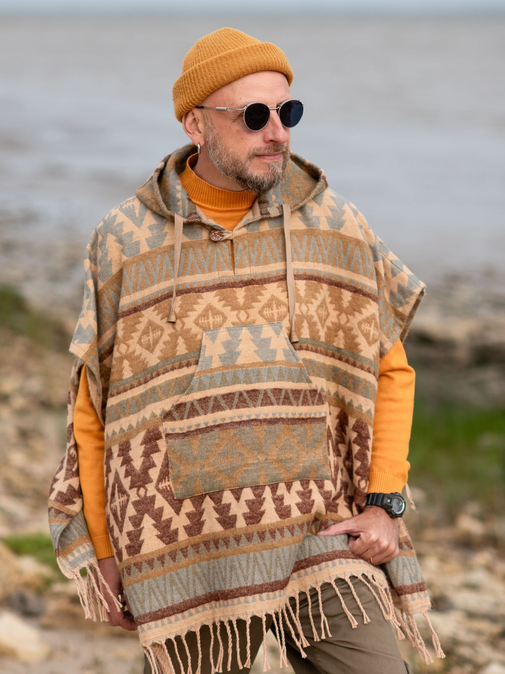 Пончо шерстяное с орнаментом