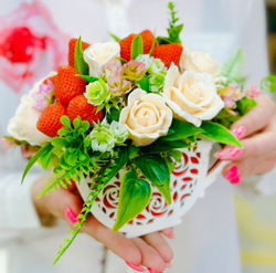 Чашка с клубникой (букет)