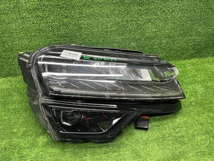 Битая Фара правая Skoda Karoq (2017-2021) LED