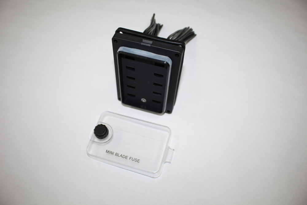 Влагозащищённый блок предохранителей SCI (10 шт., MINI, до 20А, IP56)