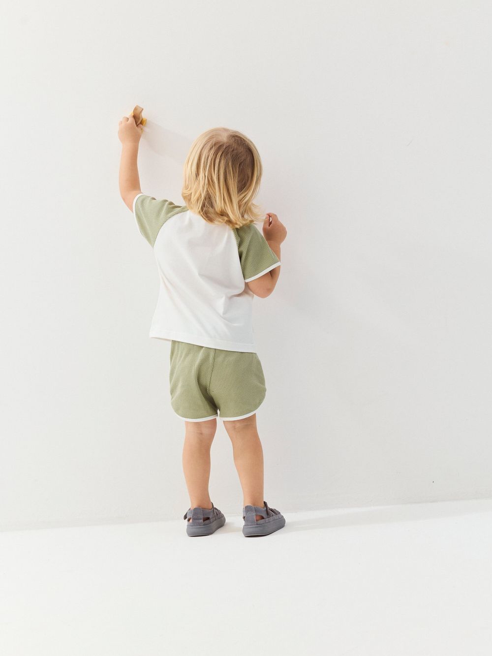 Комплект футболка и шорты "Олива" из рифленой ткани 0+