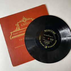 Винтажная виниловая пластинка LP Grieg Григ Victor Schioler With The Danish State Radio Symphony Orchestra Under Erik Tuxen, Piano Concerto In A Minor, Op. 16 (США 1951)