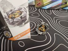 Волчок Leon Crest 7-60GN UX06 от Takara Tomy