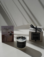 Ароматическая свеча с натуральным камнем "Обсидиан" и ароматом "Черная лава" 80мл