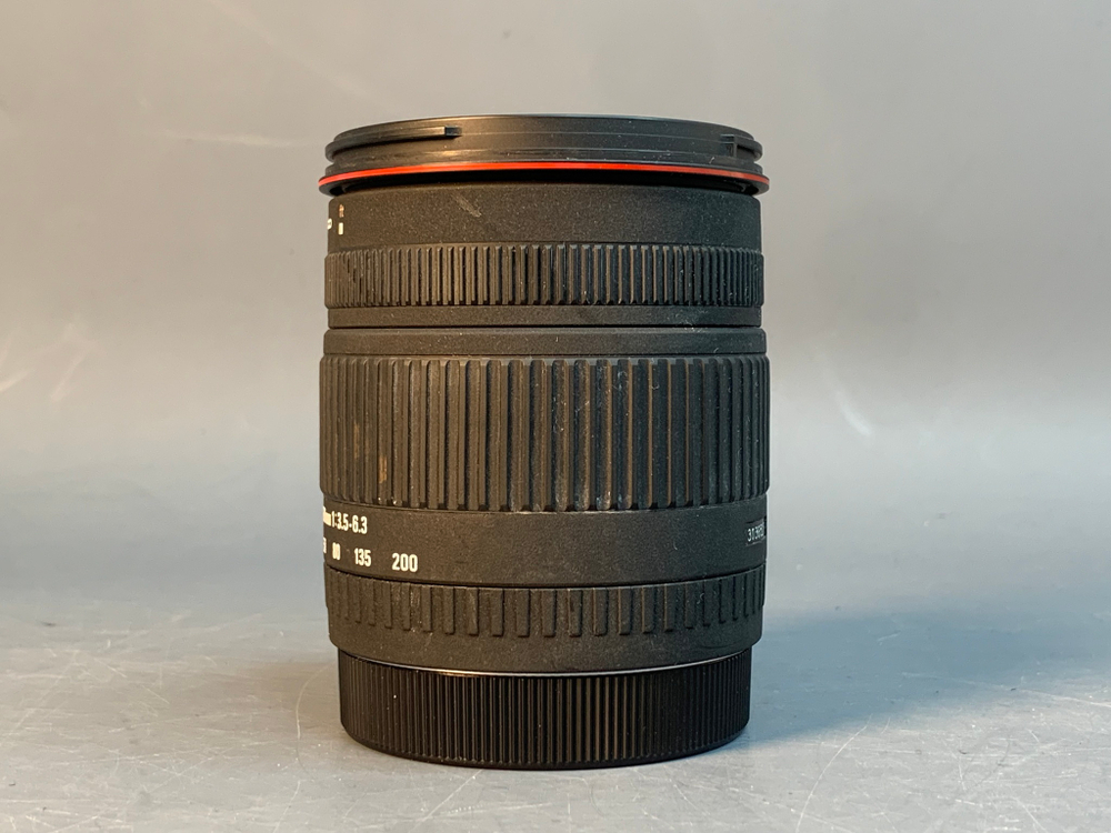 Sigma AF 18-200mm f/3.5-6.3 DC для Canon, царапина на линзе