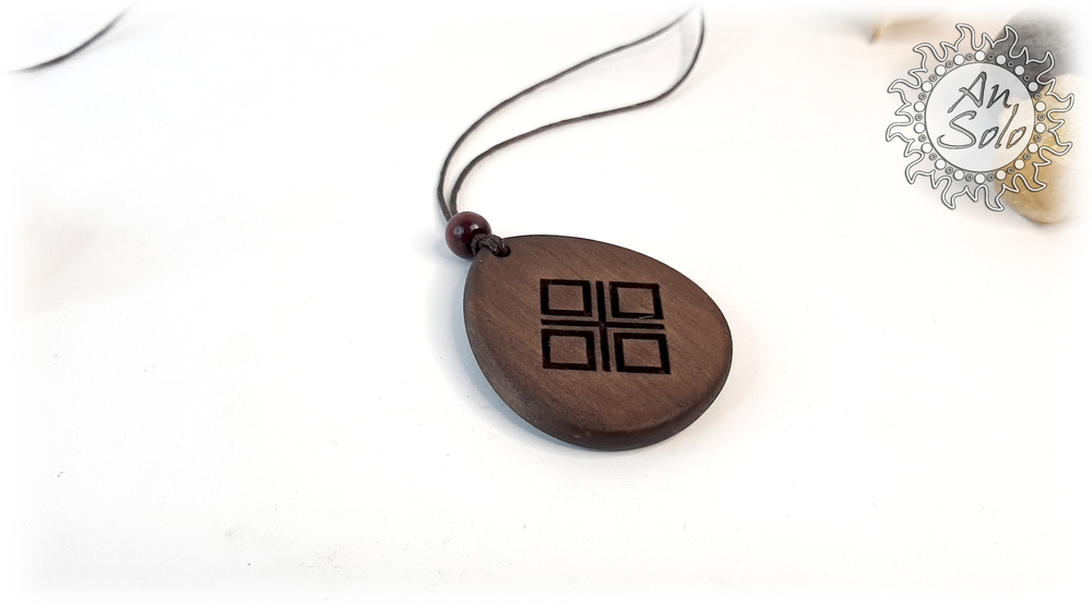 Оберег-капля "Макошь" из кедра