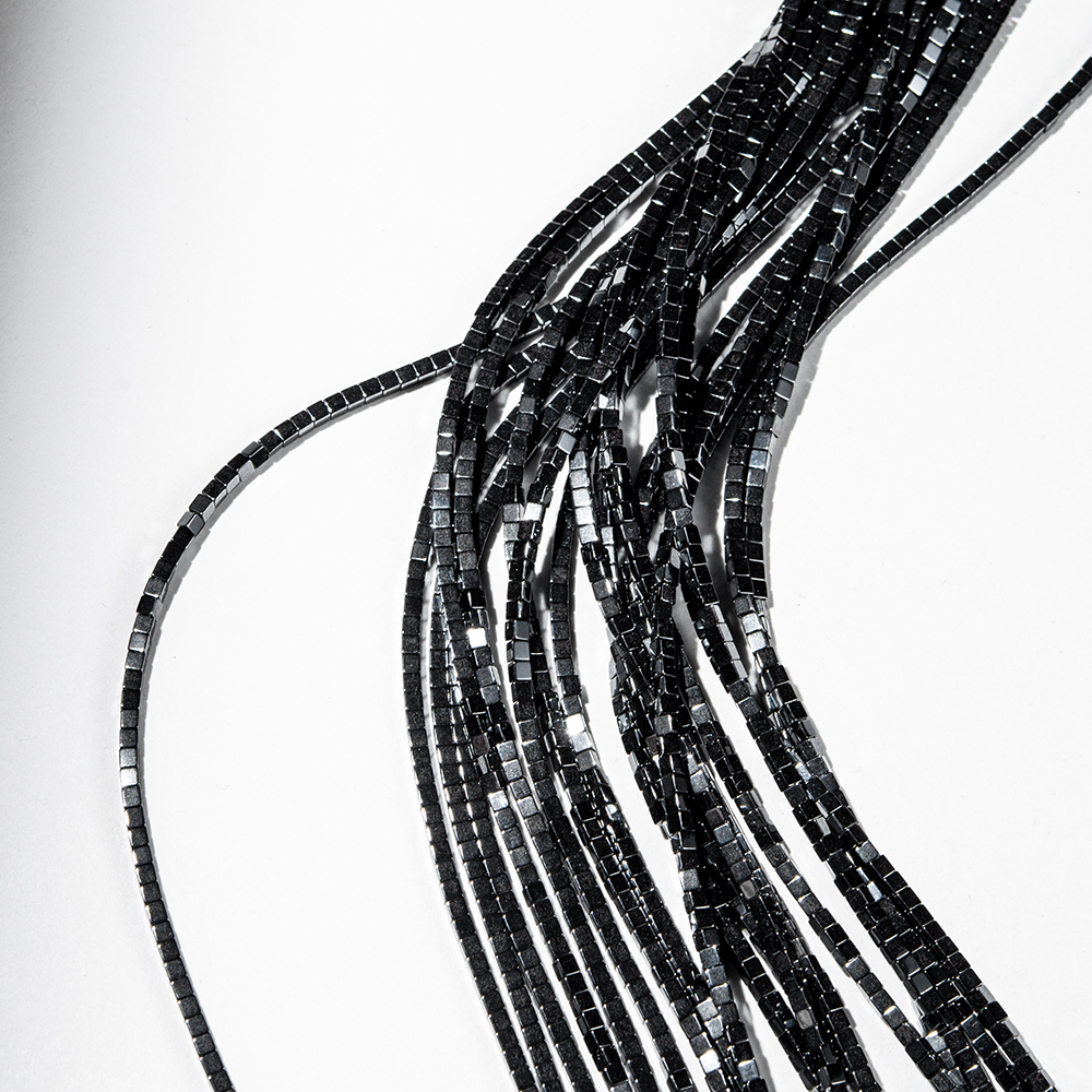 Гематин (гематит), оттенок "Gun Metal", кубик 2мм