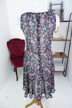 Платье яркое, в наивные цветочки 44 размер