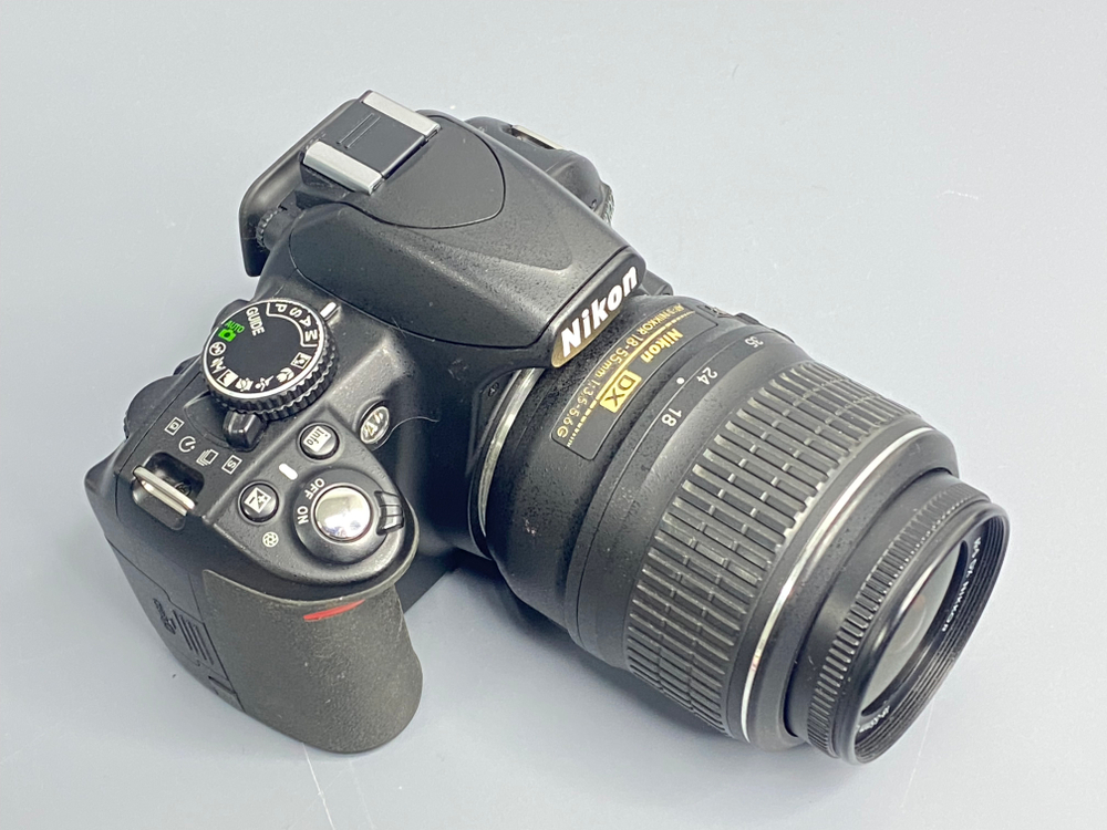 Nikon D3100 kit 18-55mm VR 10700 кадров