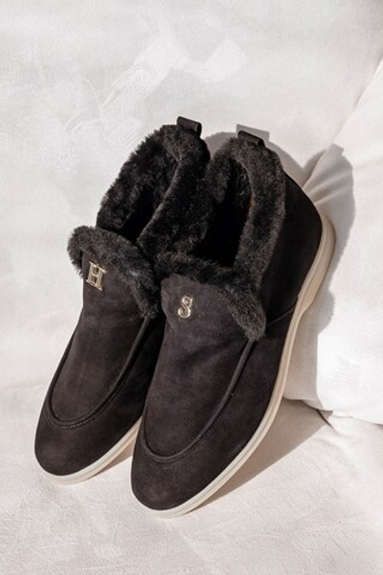 Полуботинки в стиле LORO в черном цвете