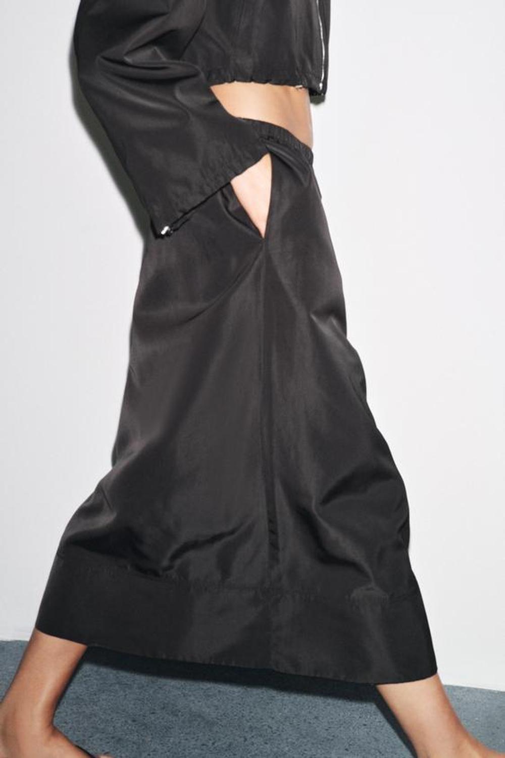 ZARA ЮБКА-МИДИ С ЭФФЕКТОМ ТЕХНИЧЕСКОЙ ТКАНИ ZW COLLECTION, ЧЕРНЫЙ