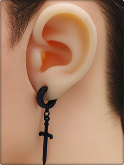 Клипса без прокола уха "Чёрный кинжал" стальная.