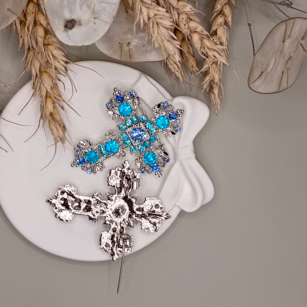 Брошь "Крест" со стразами.