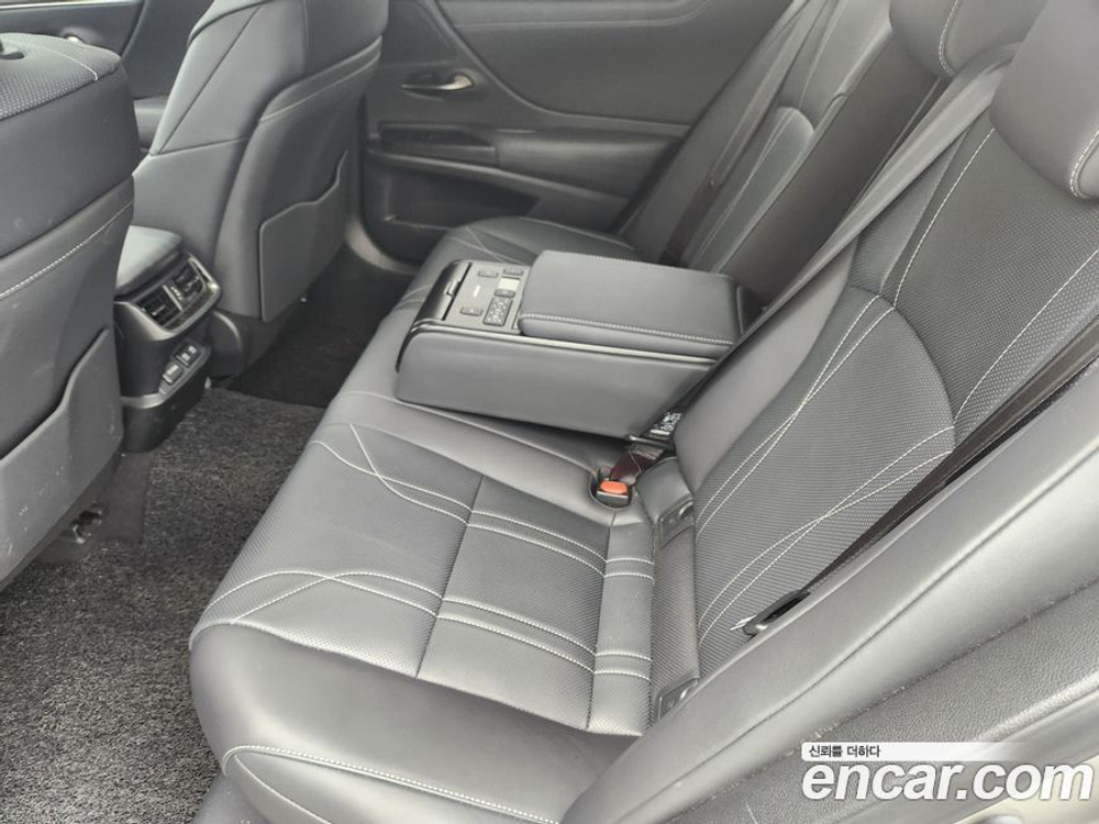 Lexus ES300h 7 Generation Luxury Plus (04.2021)