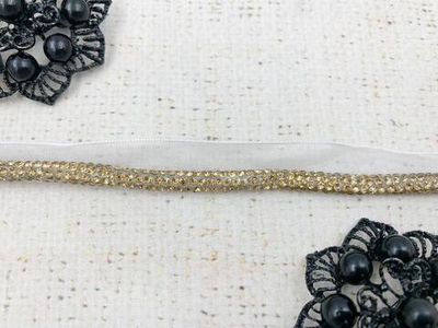 Кант на органзе со стразами ш. 1 см, d 0,5 см, белый с золотом AB