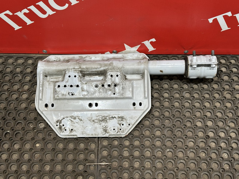 Кронштейн крыла заднего левый 2018г