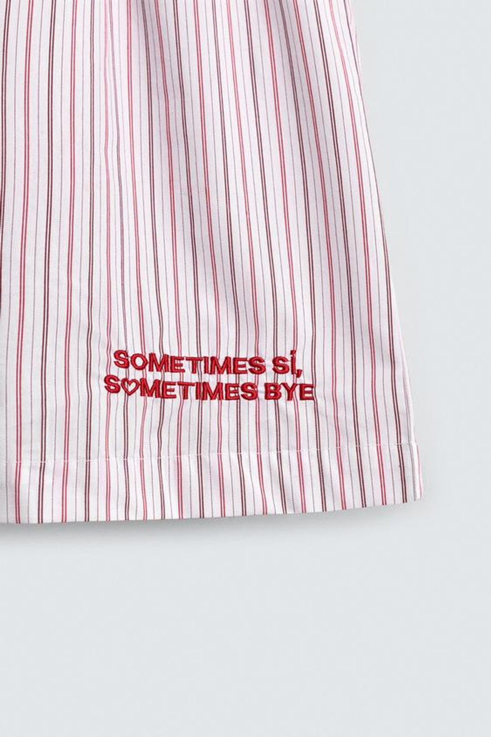 ZARA ТРУСЫ-БОКСЕРЫ ИЗ ПОПЛИНА С ВЫШИВКОЙ, ЭКРЮ/СИНИЙ