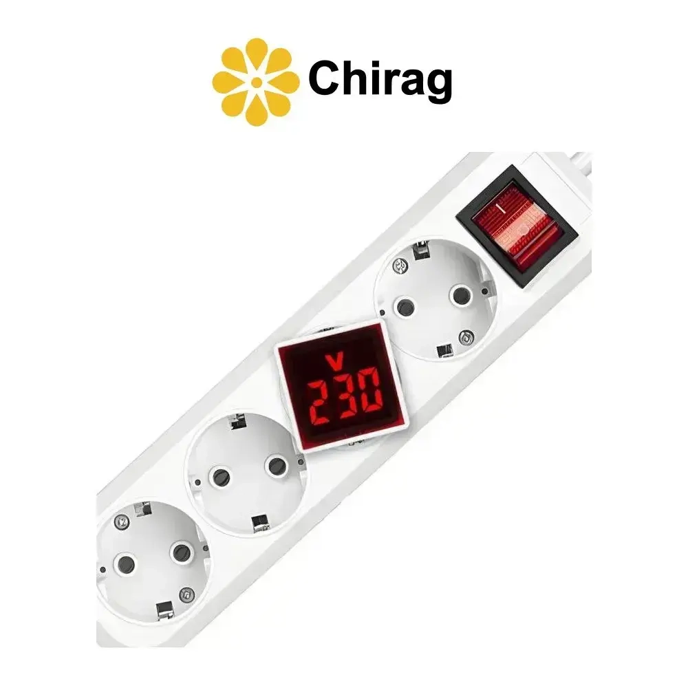 Цифровой вольтметр в розетку с зеленым циферблатом