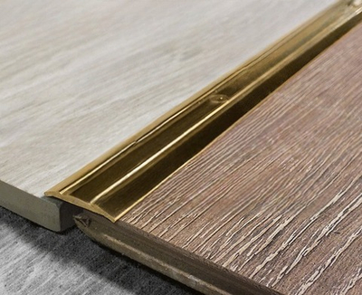 Латунный полированный порожек для стыковки с желобками (под шурупы сверху) OL