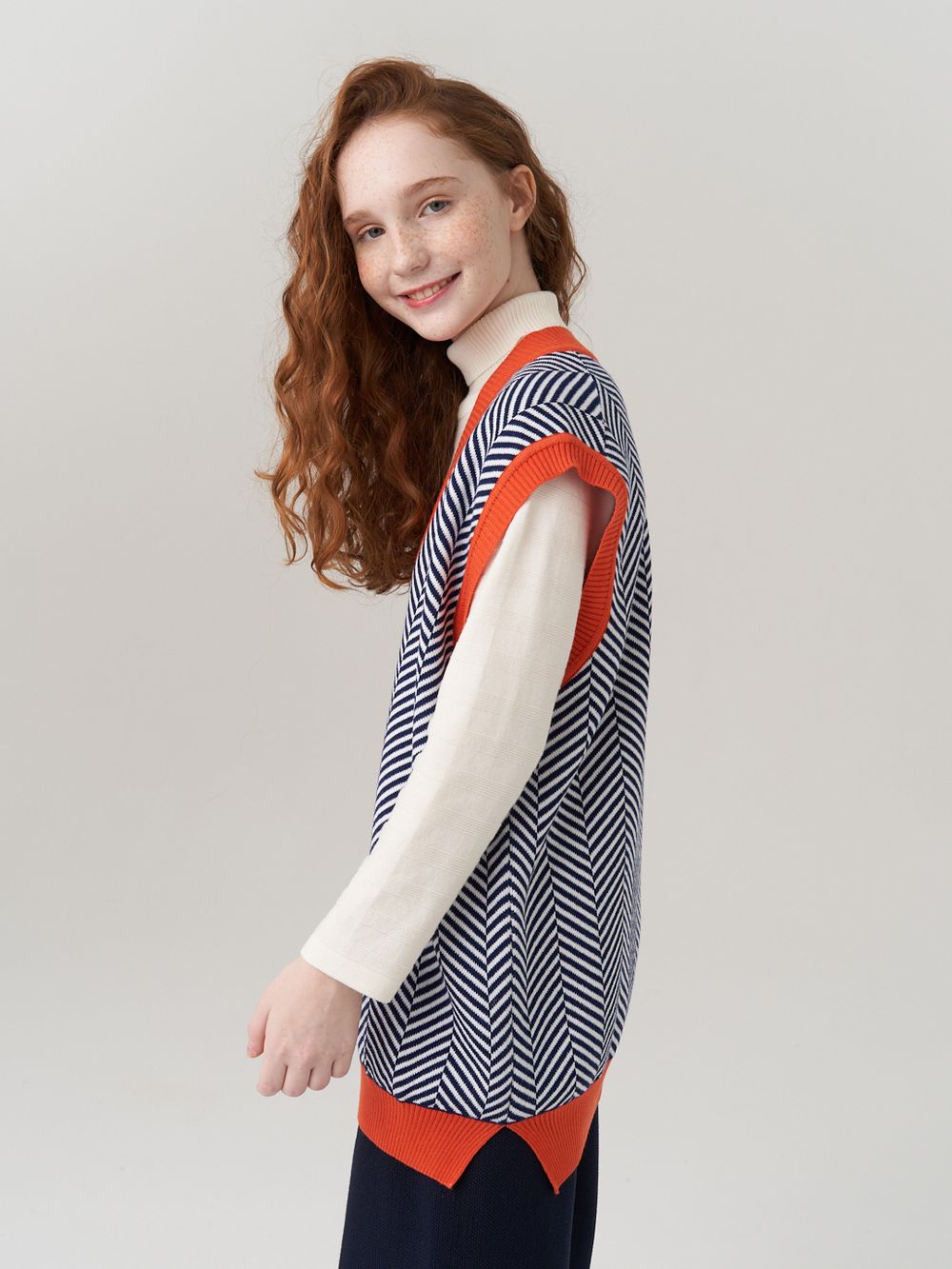 Жилетка для девочки в школу 953 н.синий-оранжевый