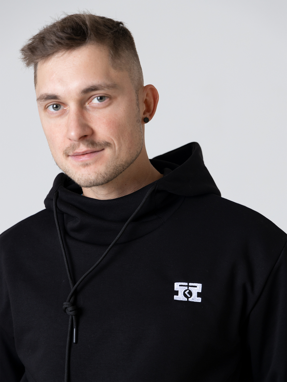 Худи с вышивкой черное Город Горький