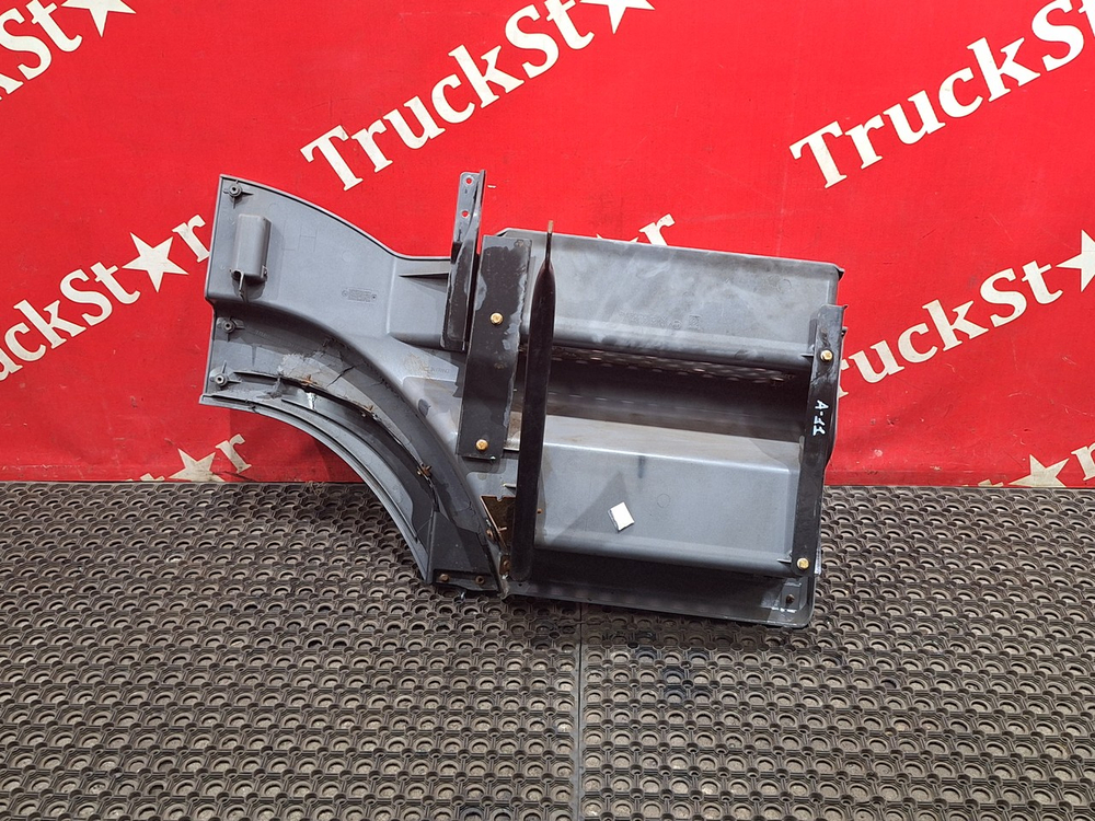 Корпус подножек левый