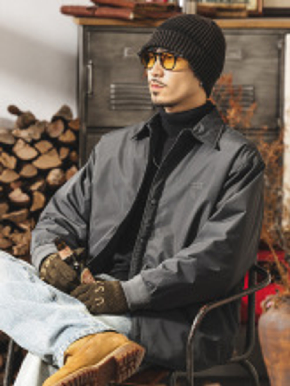 Легкая мужская куртка-пуховик с классическим воротником из белого утиного пуха 90%