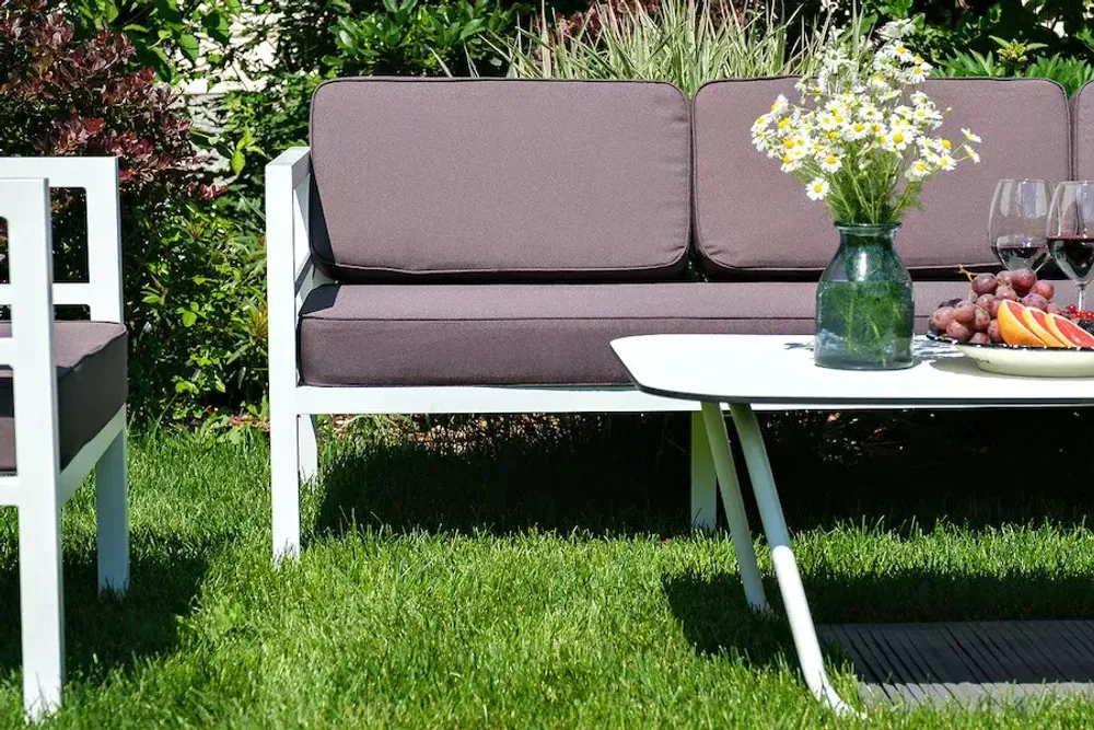 "Эстелья" диван 3-местный, каркас алюминий белый муар, ткань темно-серая 027