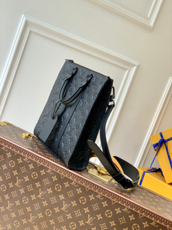 Louis Vuitton Sac Plat Cross
