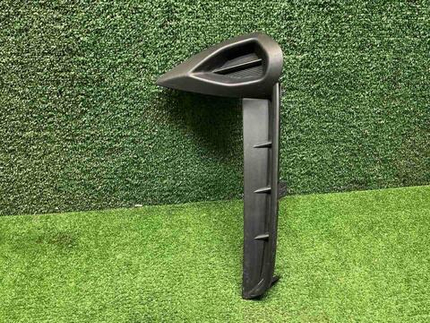 Накладка переднего бампера правая Lexus UX (18-нв)