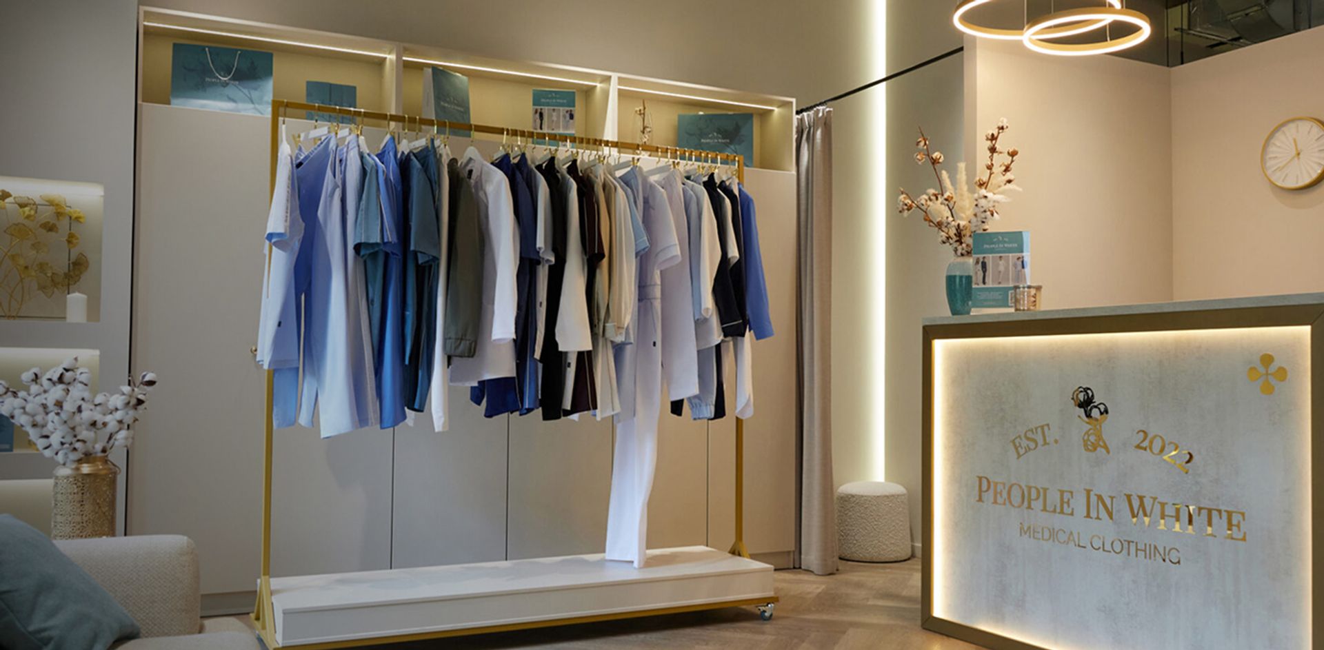 ШОУРУМ<br>PEOPLE IN WHITE