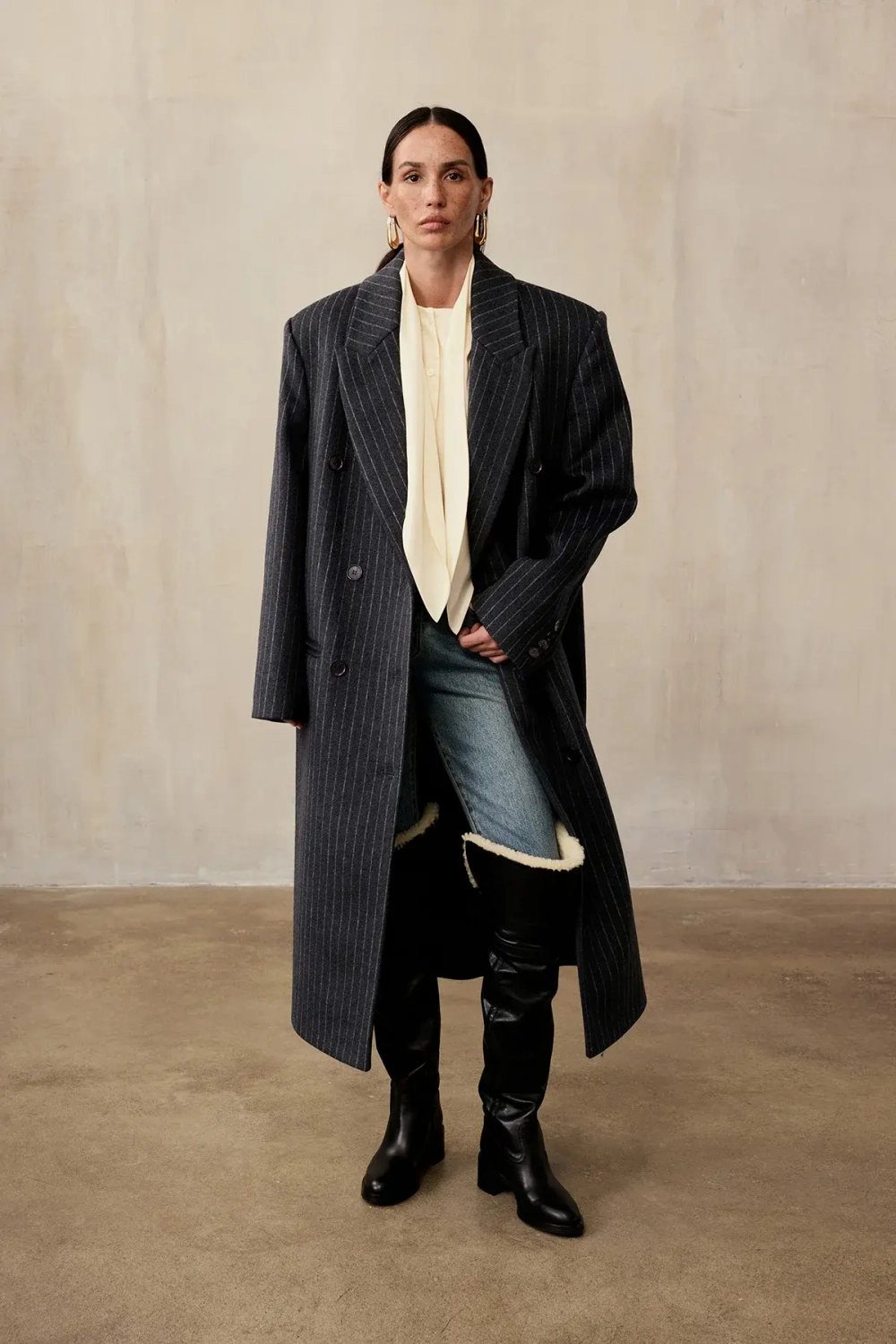 Пальто двубортное в полоску (((Power + dressing))), серое