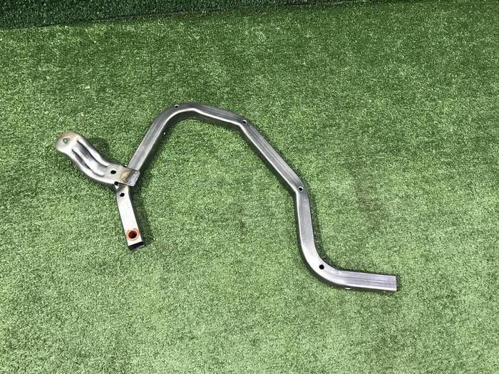 Петля крышки багажника правая Renault Logan 1 (2004-2015)