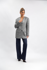 Полупальто без воротника, карманы клапаны