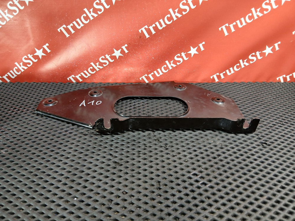 Кронштейн бардачка левого