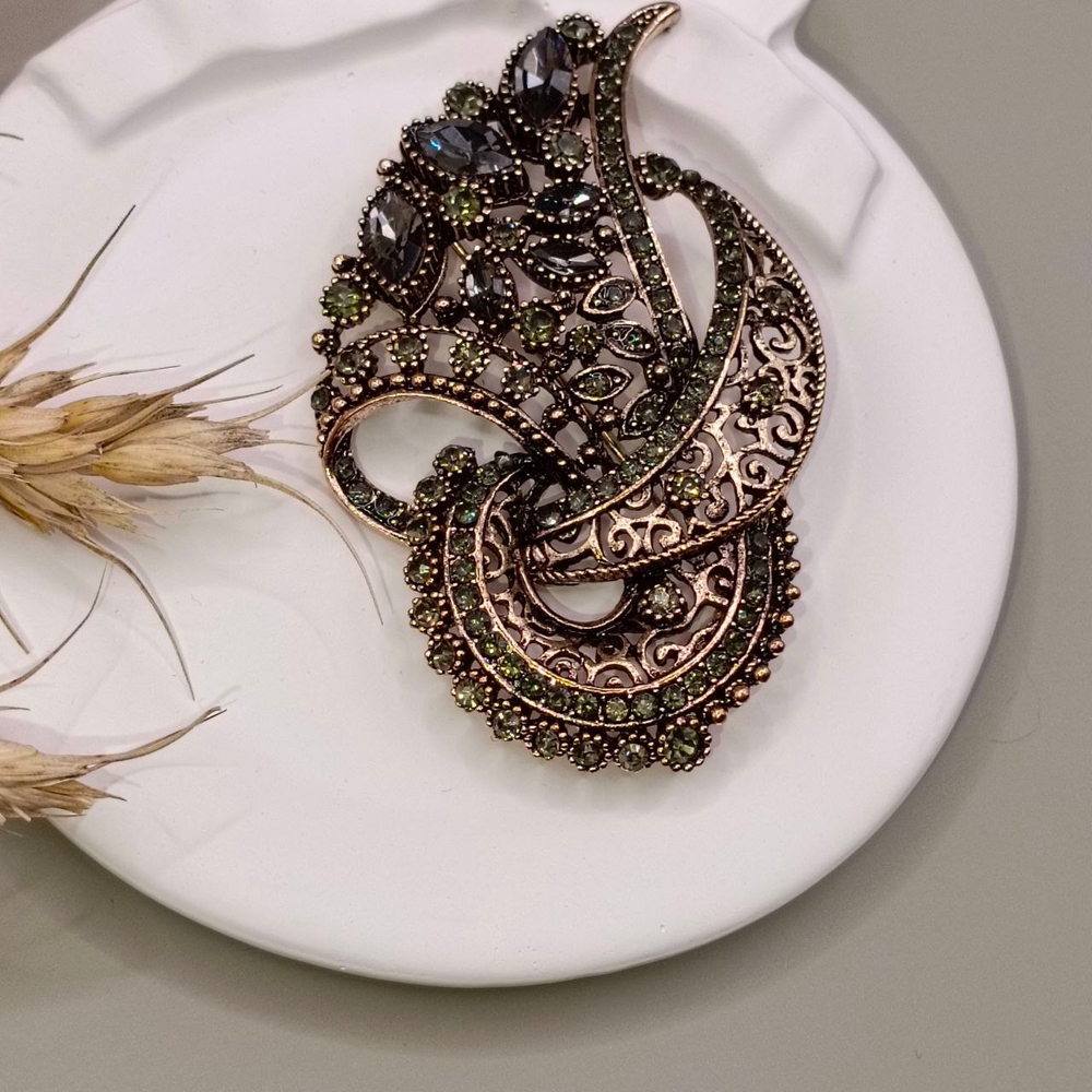 Брошь "Винтаж" со стразами.