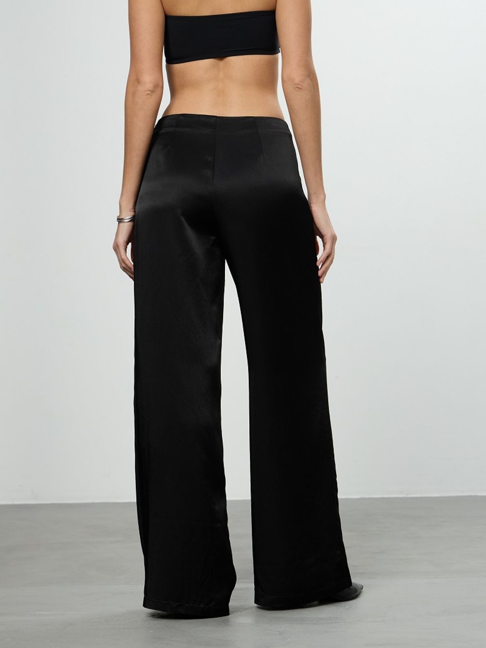Брюки Палаццо боковая молния черная атласная вискоза
