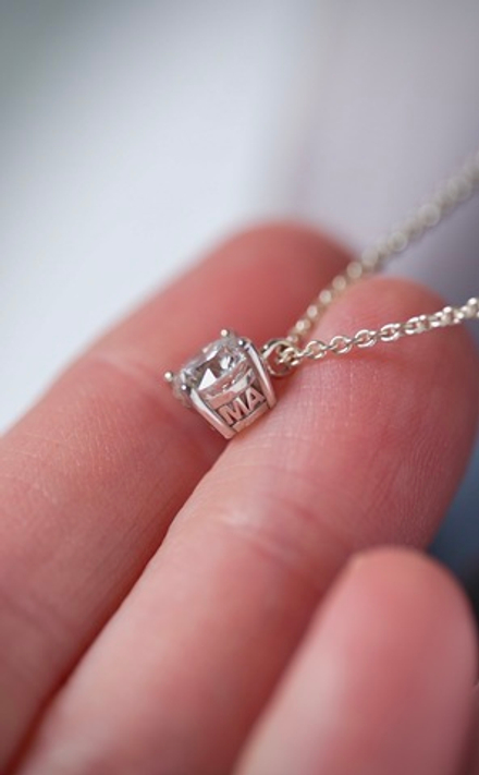 Кулон "Мама" с бриллиантом 1 карат